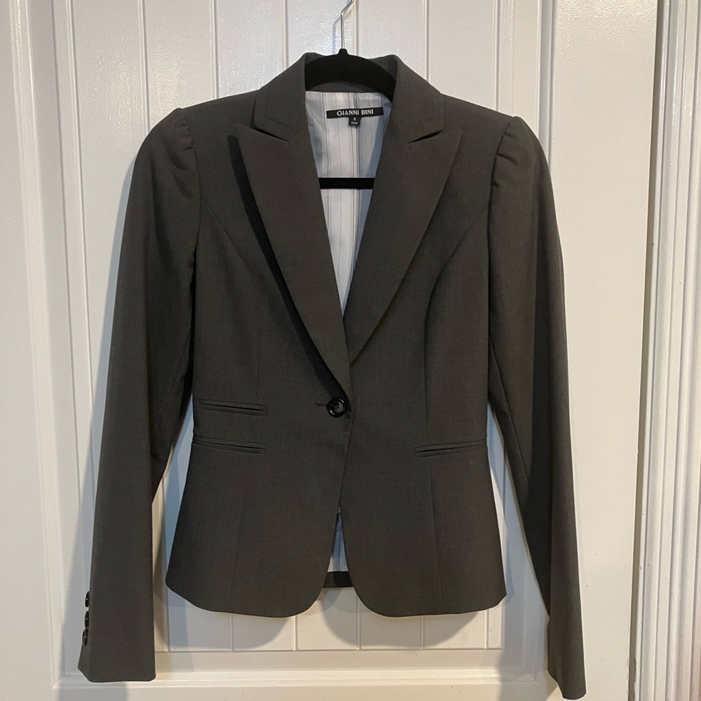 women’s size 0 suit pants and blazer